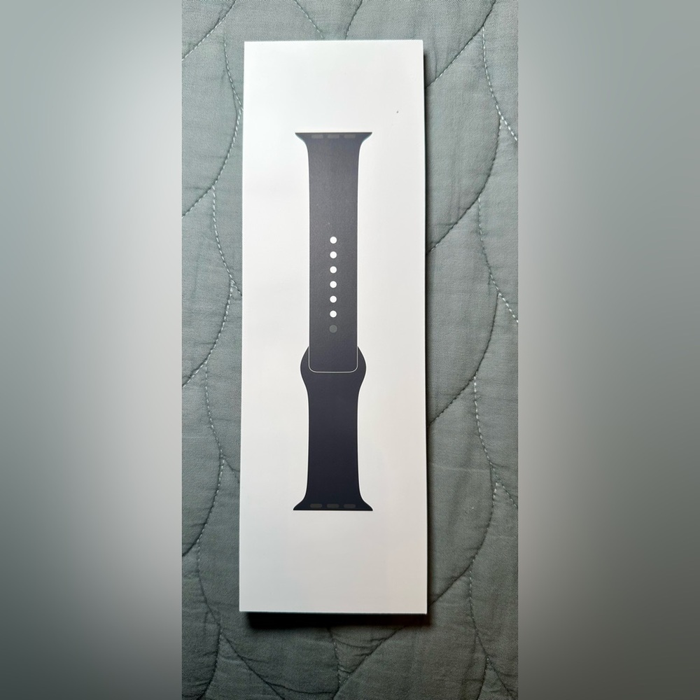 New in box Apple black sports watch band 46mm M/L